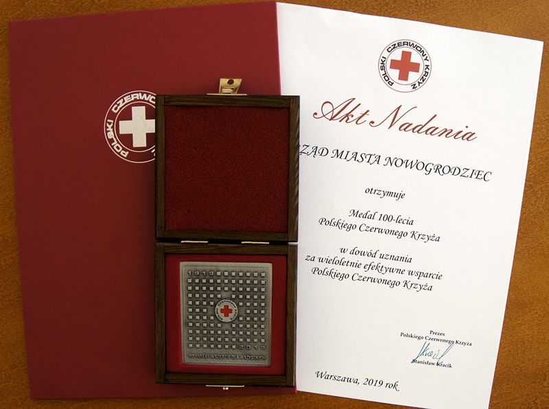 Medal 100-lecie Polskiego Czerwonego Krzyża