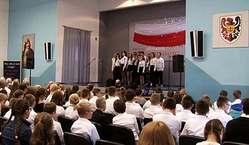 Patriotycznie w szkole w Nowogrodźcu
