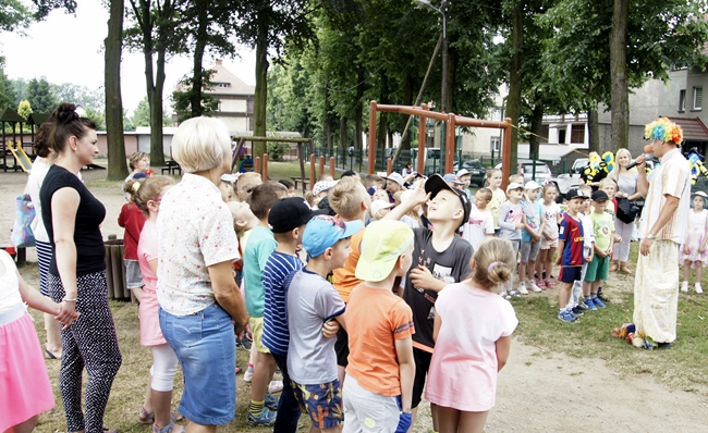 Otwarcie odnowionego placu zabaw w Nowogrodźcu