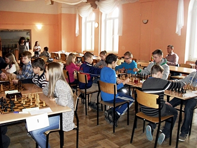 Sukces uczniów gminy Nowogrodziec na mistrzostwach powiatu w szachach drużynowych